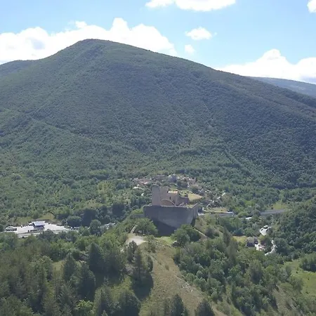 度假居 La Rocca Santa Lucia (Marche)